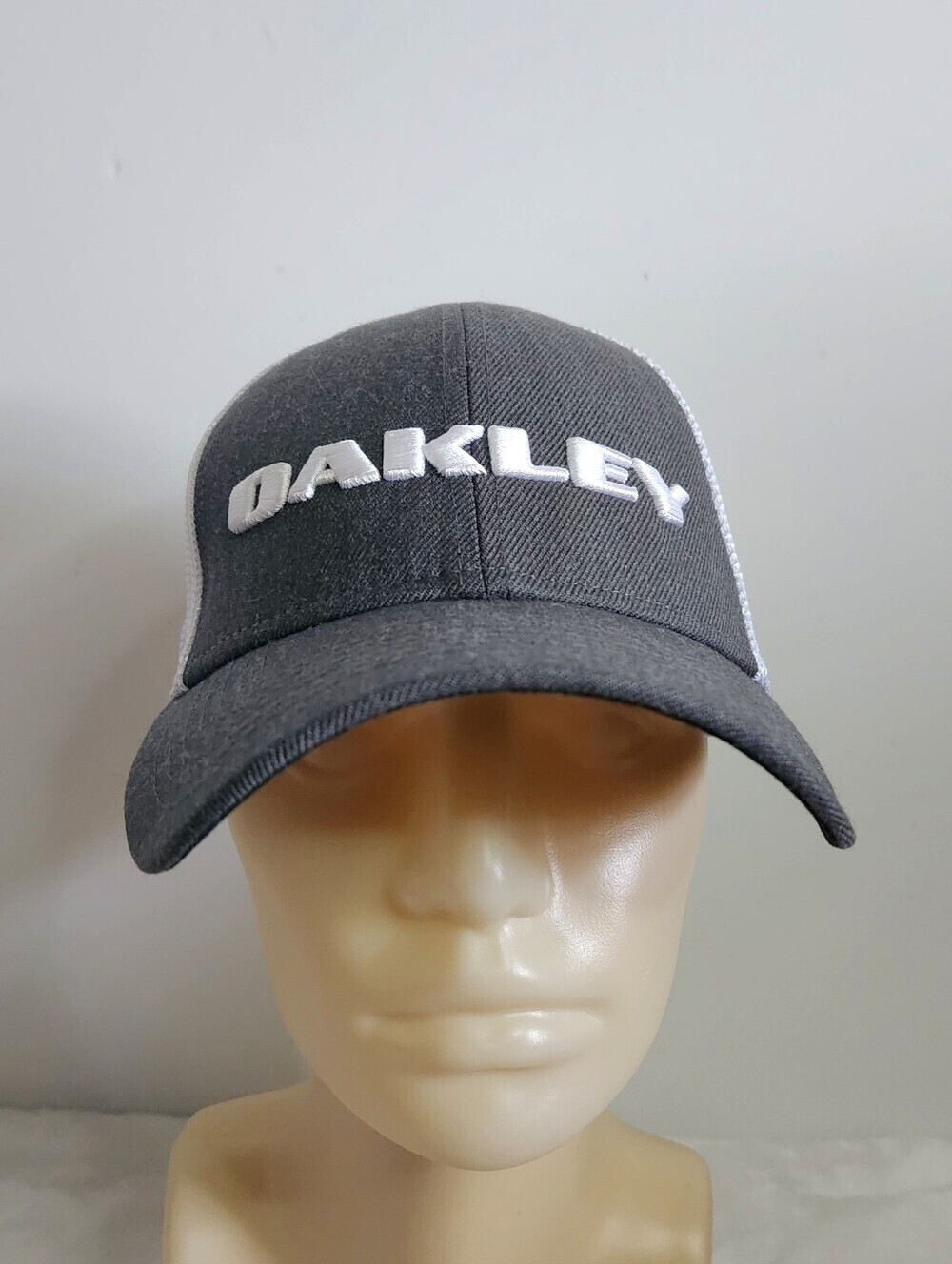 New Era 9Forty Oakley White Gray Mesh Trucker Baseball Hat Cap